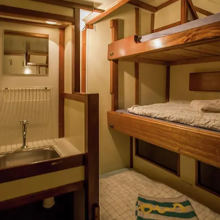 Unique House On Boat In Úszó hotel
